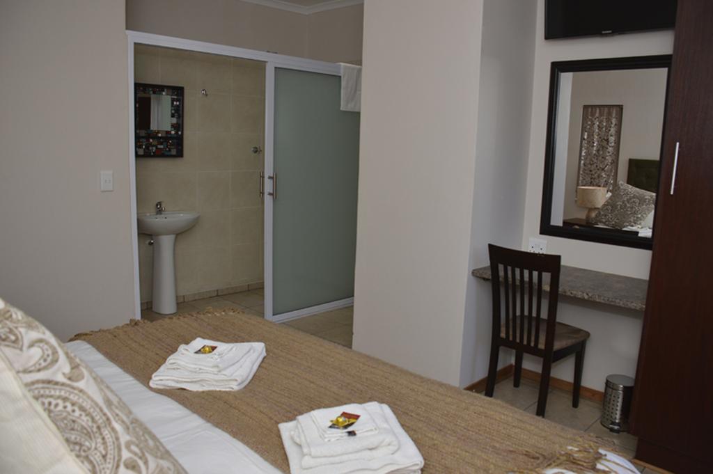 Two Bells Guest House Bloemfontein Chambre photo