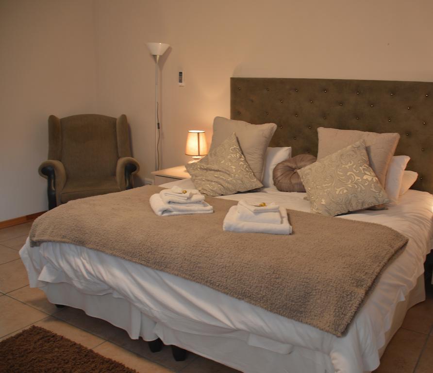 Two Bells Guest House Bloemfontein Extérieur photo
