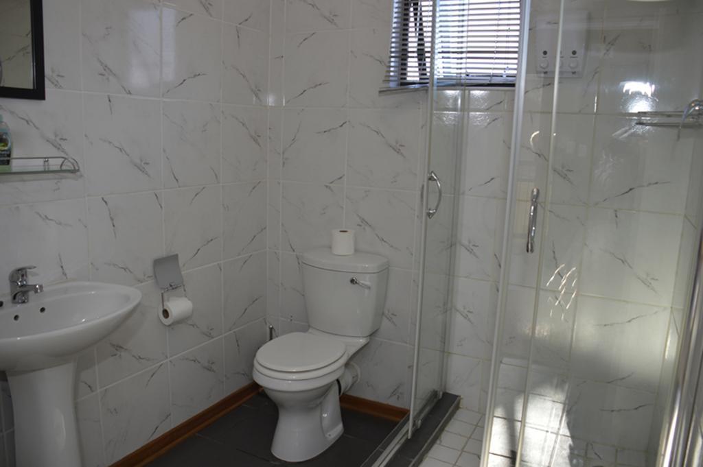 Two Bells Guest House Bloemfontein Extérieur photo