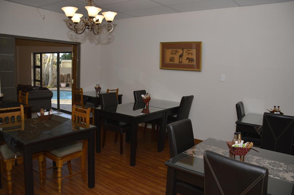 Two Bells Guest House Bloemfontein Extérieur photo