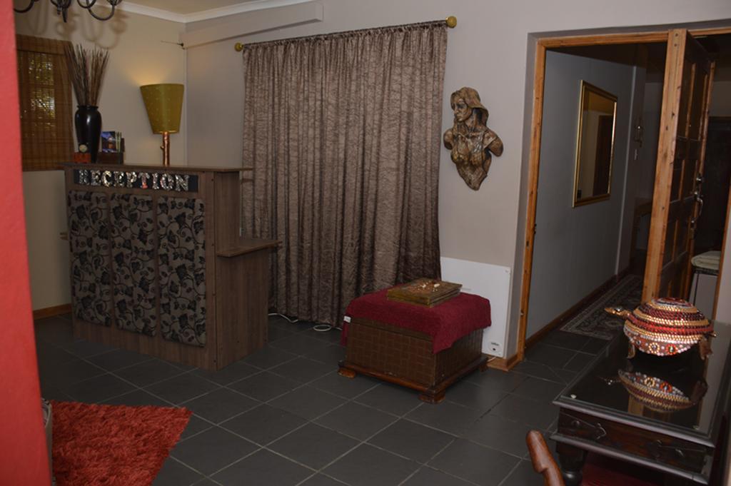 Two Bells Guest House Bloemfontein Extérieur photo